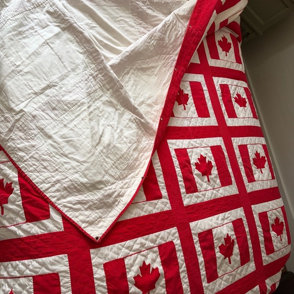 Vintage Red and White Canadian Flag Quilt 🇨🇦 - Picture 5 of 16